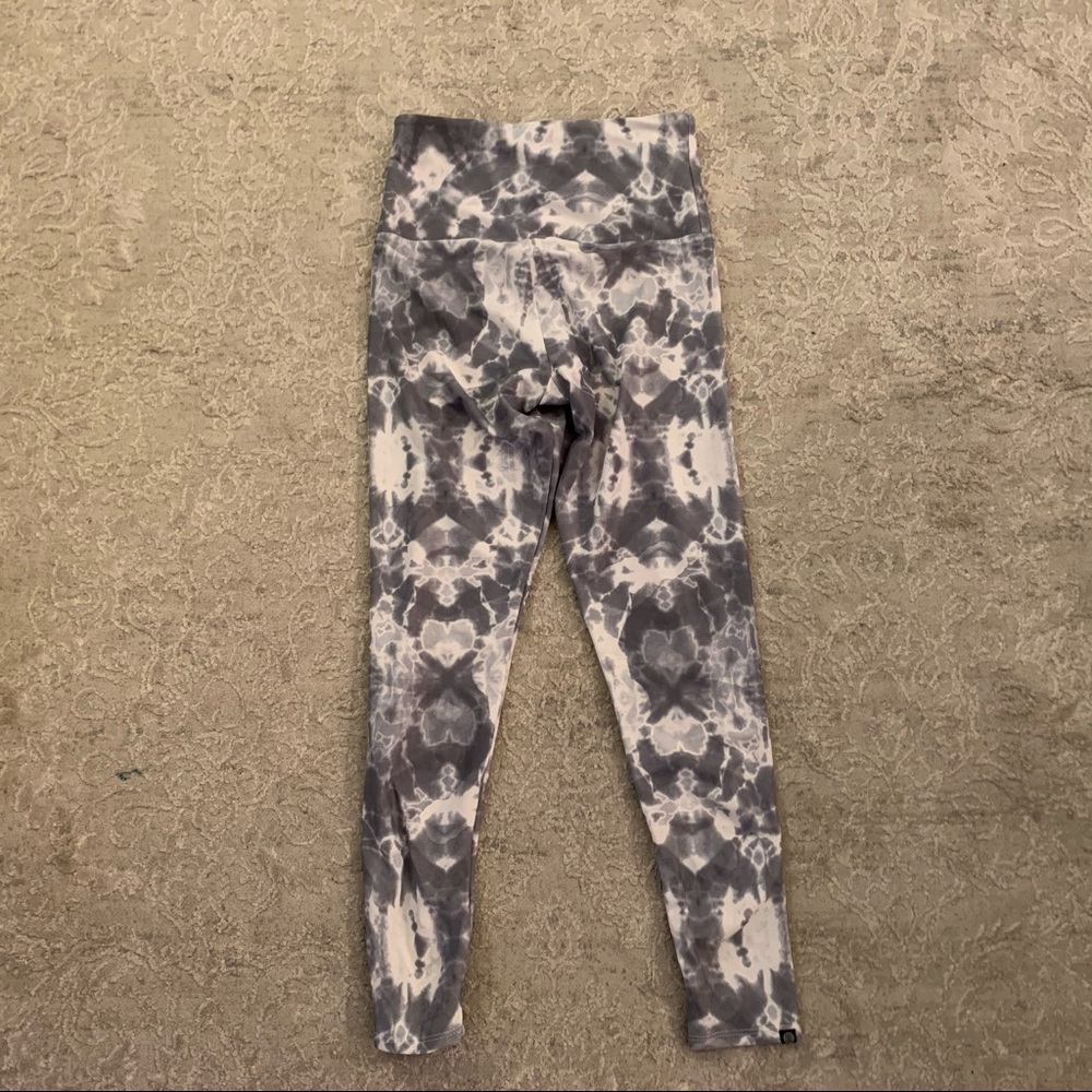 NEW! Onzie High Waisted Leggings - Picture 7 of 7